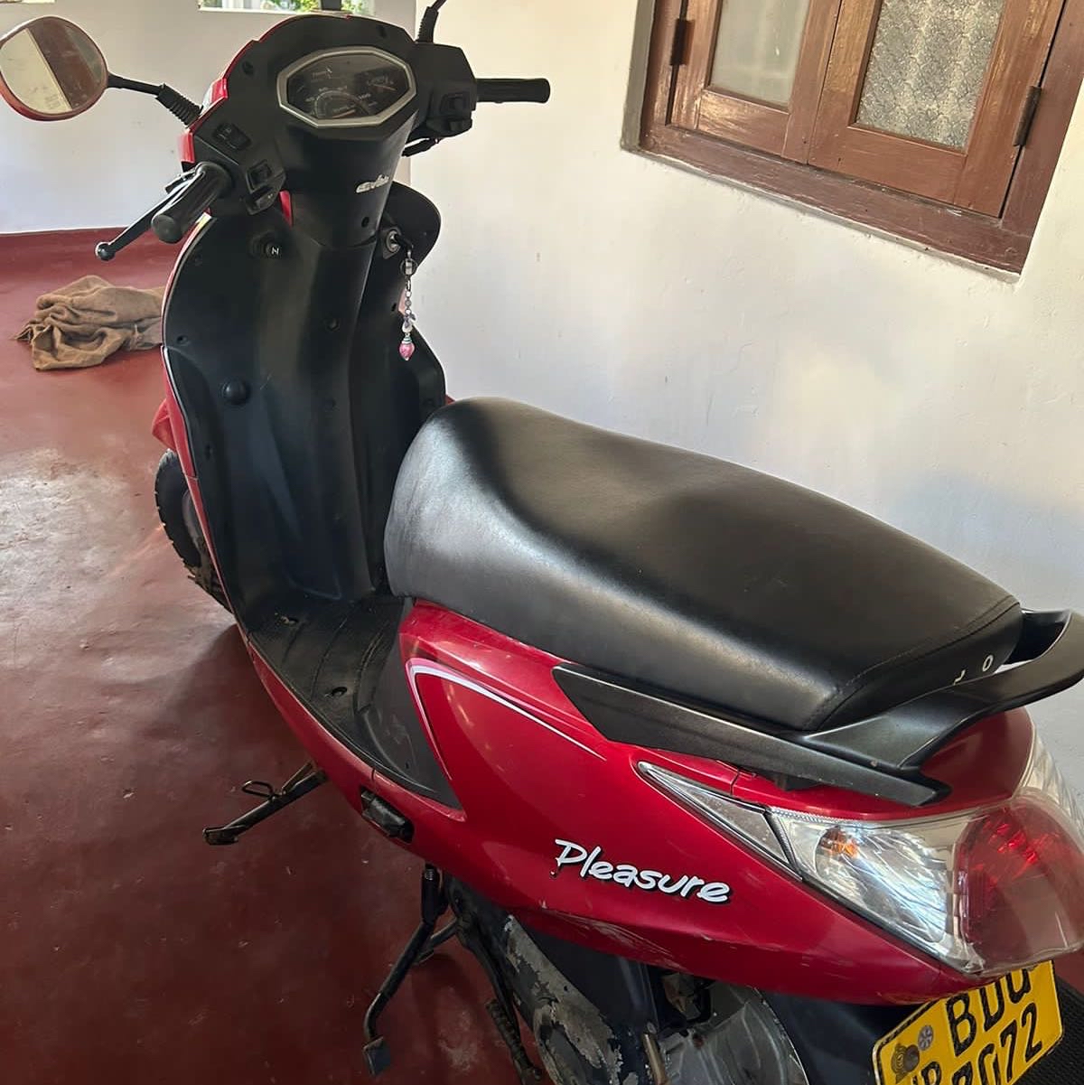 E2E066C9-219E-4003-929C-D8F8F5B49FD8