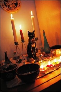 4955928_1591100045_2kitty-altar