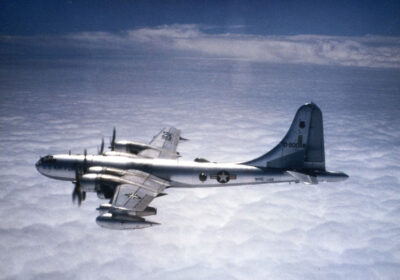 Boeing_KB-50J_in_flight