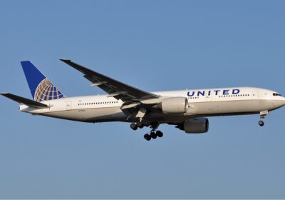 United_Airlines_Boeing_777-200_Meulemans